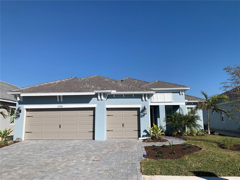Recently Sold: $737,211 (3 beds, 3 baths, 2327 Square Feet)