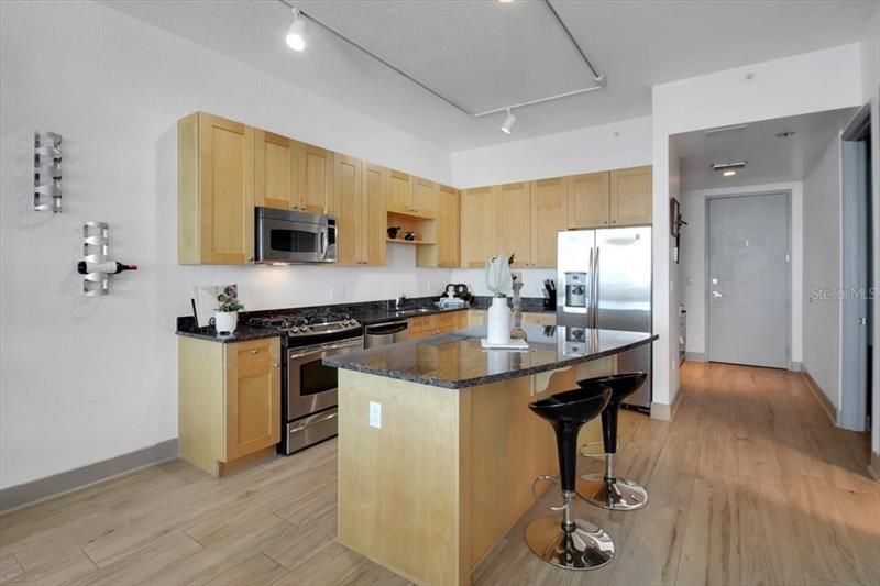 Recently Sold: $575,000 (2 beds, 2 baths, 1226 Square Feet)