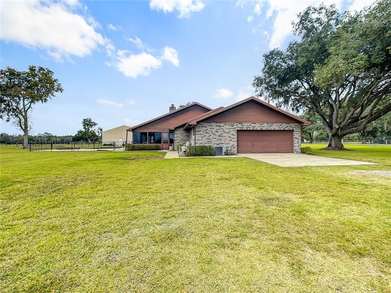 Recently Sold: $899,900 (4 beds, 3 baths, 2476 Square Feet)