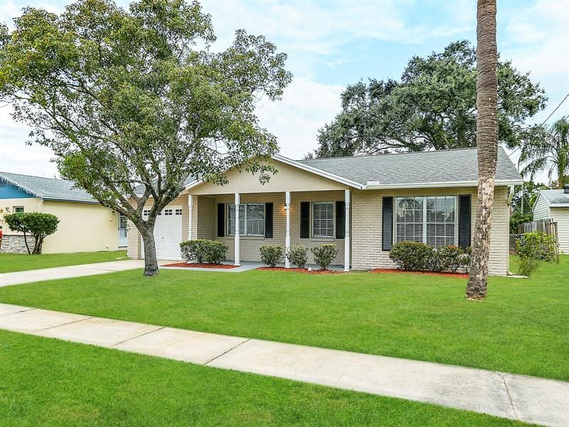 Recently Rented: $2,095 (3 beds, 2 baths, 1416 Square Feet)