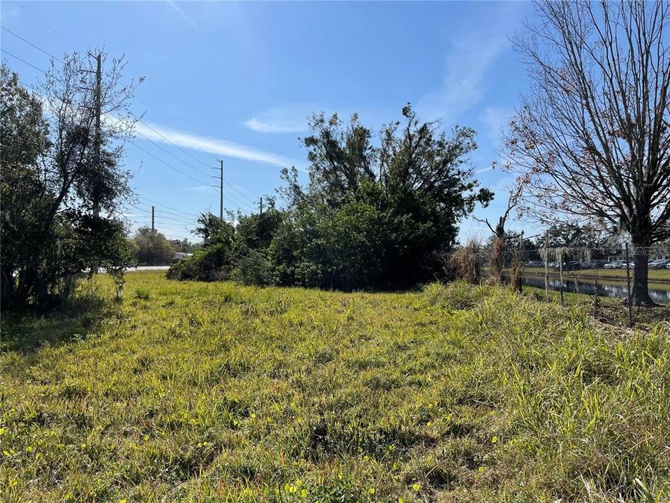 合同活跃: $650,000 (1.46 acres)