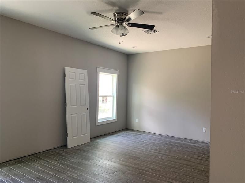 Recently Sold: $398,000 (3 beds, 2 baths, 1911 Square Feet)