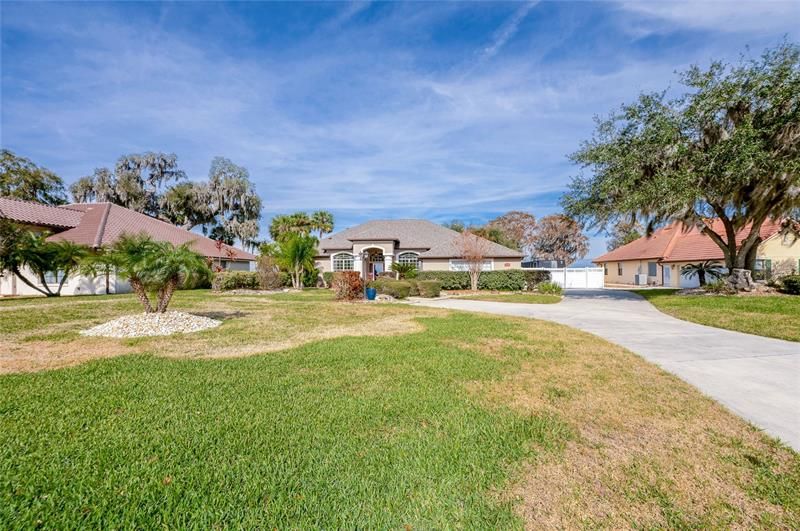 Recently Sold: $938,800 (3 beds, 2 baths, 2532 Square Feet)