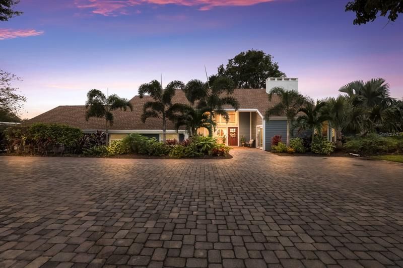 Recently Sold: $2,500,000 (4 beds, 3 baths, 4268 Square Feet)