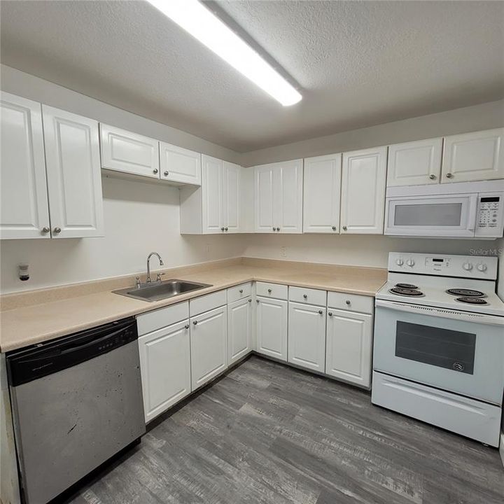 For Sale: $130,000 (2 beds, 2 baths, 1165 Square Feet)