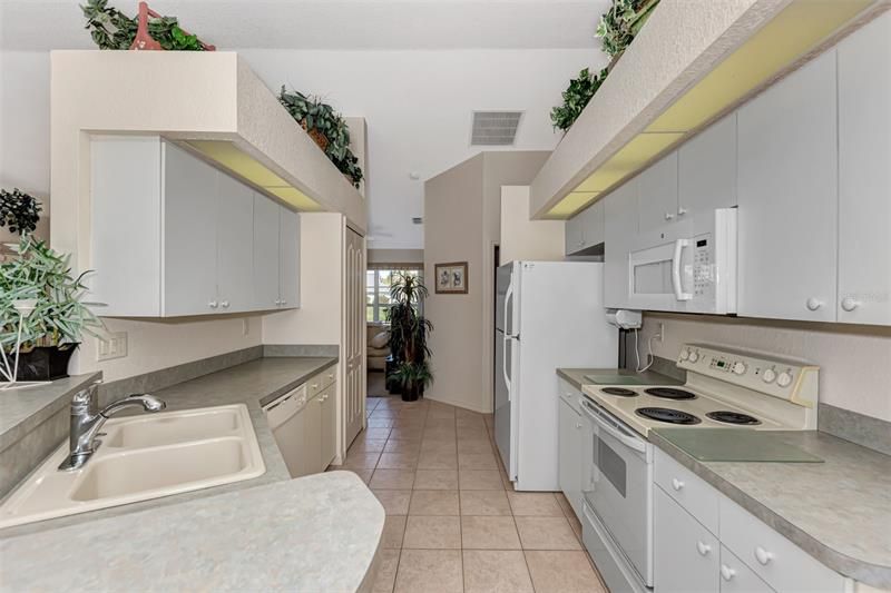 Recently Sold: $360,000 (3 beds, 2 baths, 1669 Square Feet)