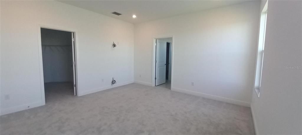 Recently Rented: $2,500 (3 beds, 2 baths, 2189 Square Feet)