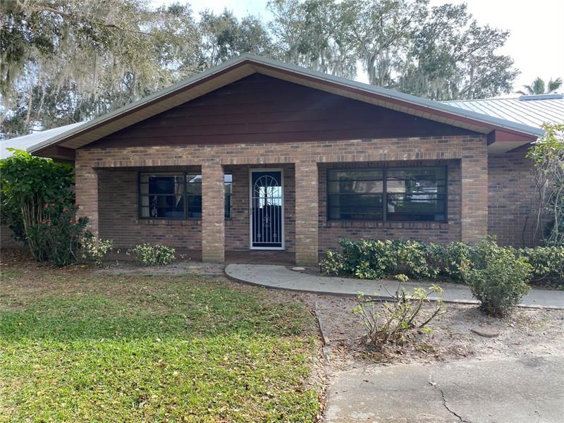 Recently Sold: $430,000 (3 beds, 2 baths, 1962 Square Feet)