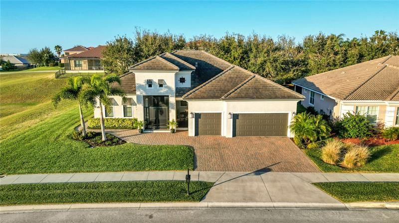 Recently Sold: $690,000 (4 beds, 3 baths, 2615 Square Feet)