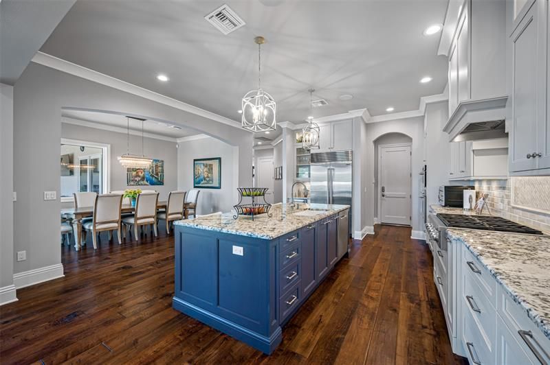 Recently Sold: $3,395,000 (4 beds, 4 baths, 3853 Square Feet)