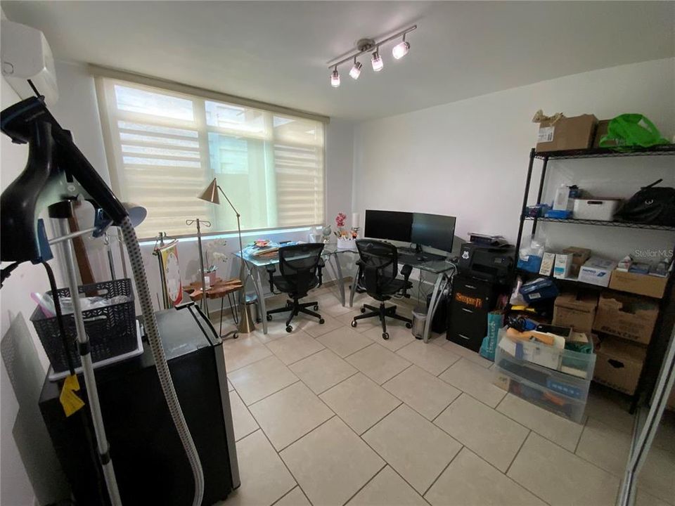 Vendido Recientemente: $314,900 (4 camas, 2 baños, 1850 Pies cuadrados)