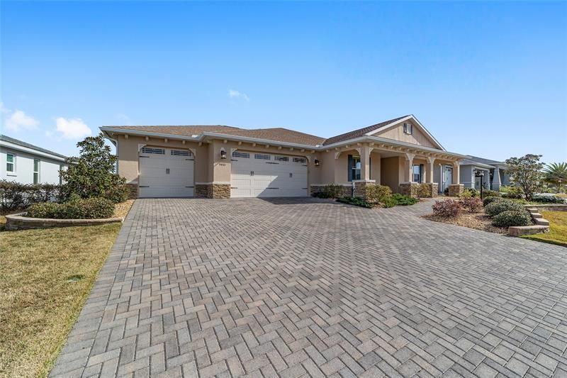 Recently Sold: $589,900 (3 beds, 3 baths, 2599 Square Feet)