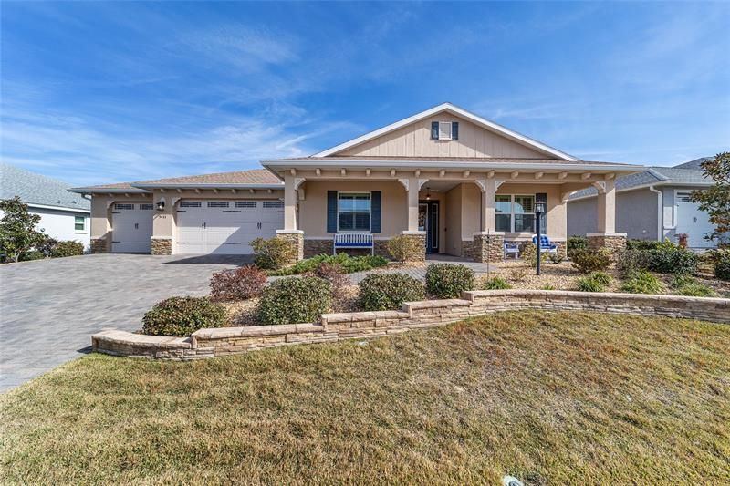 Recently Sold: $589,900 (3 beds, 3 baths, 2599 Square Feet)