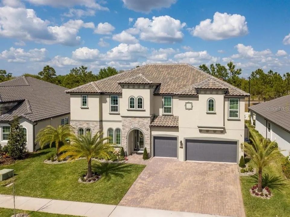 Recently Rented: $6,040 (6 beds, 5 baths, 4303 Square Feet)