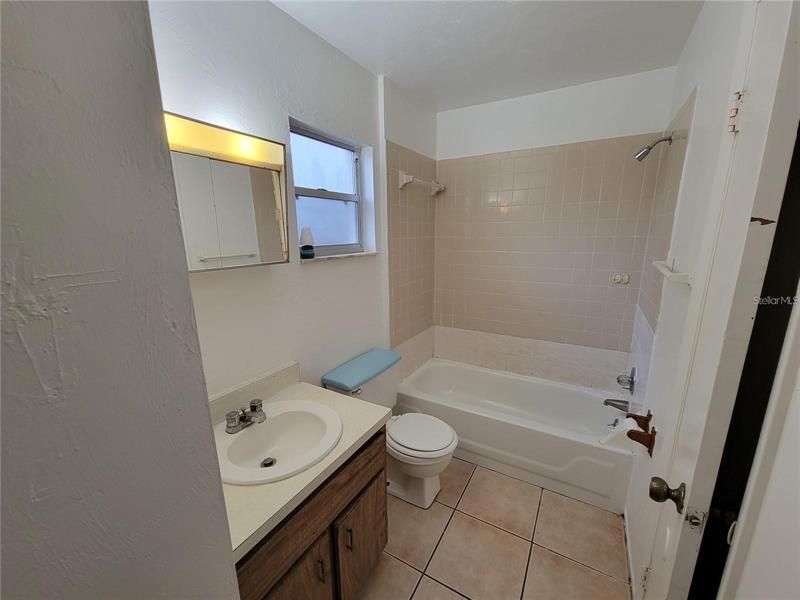 Recently Rented: $895 (1 beds, 1 baths, 600 Square Feet)