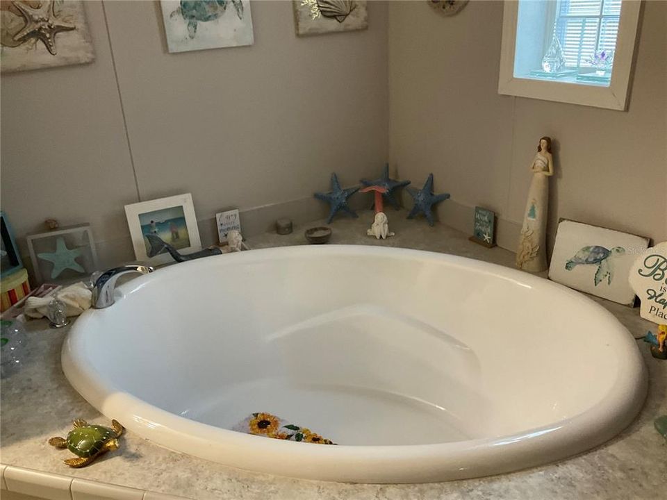 soak tub in master bathroom