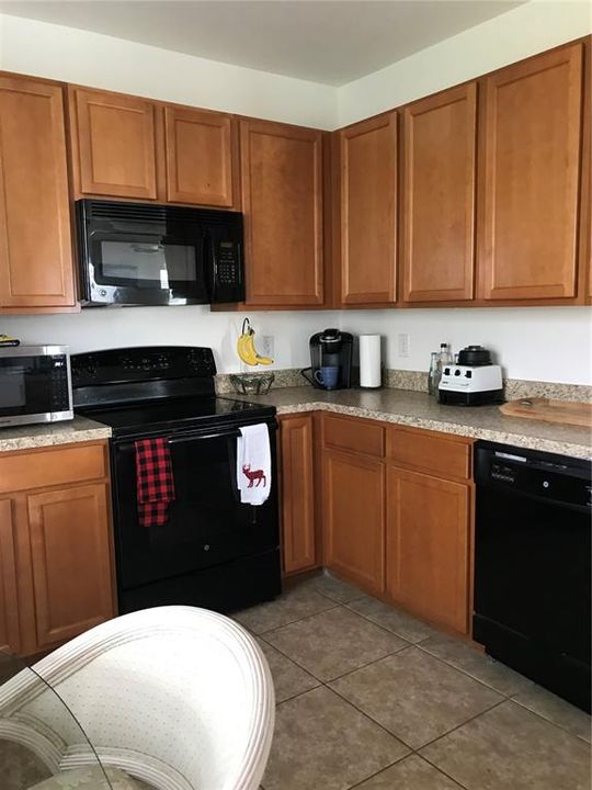 Recently Rented: $1,995 (3 beds, 2 baths, 1594 Square Feet)