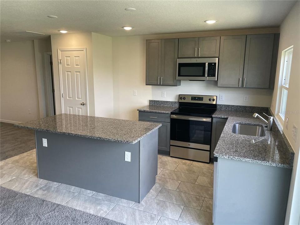 Active With Contract: $314,900 (3 beds, 2 baths, 1575 Square Feet)