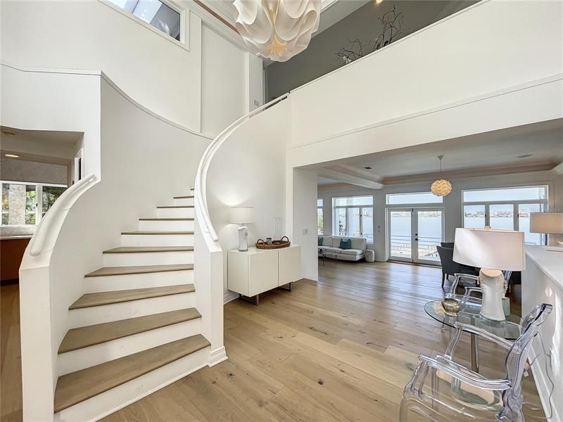 Impressive staircase to the upper floor. Light and airy home.