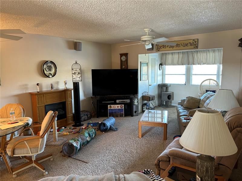 Recently Sold: $189,900 (2 beds, 2 baths, 1066 Square Feet)