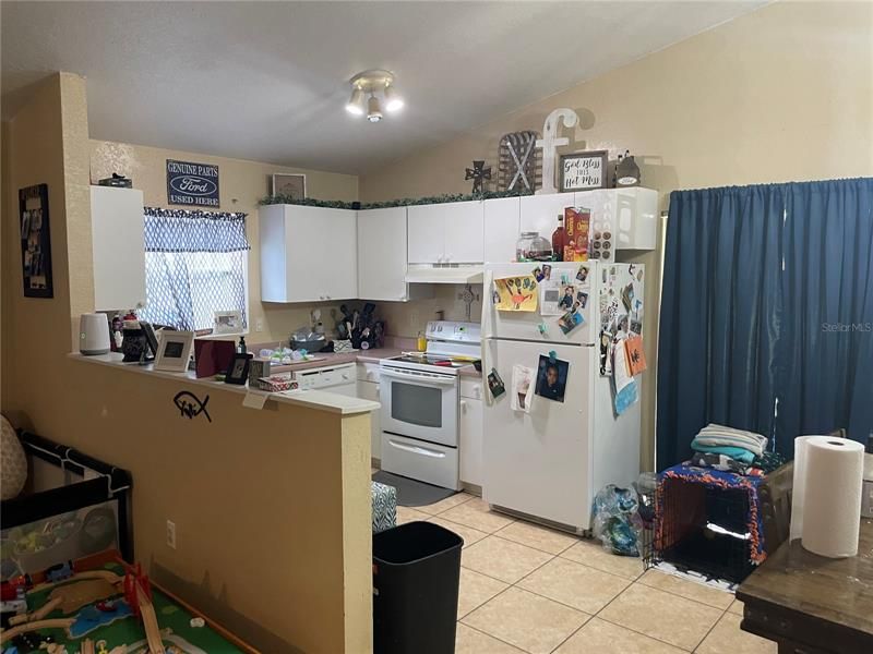 Recently Sold: $160,000 (2 beds, 1 baths, 992 Square Feet)