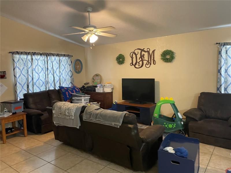 Recently Sold: $160,000 (2 beds, 1 baths, 992 Square Feet)