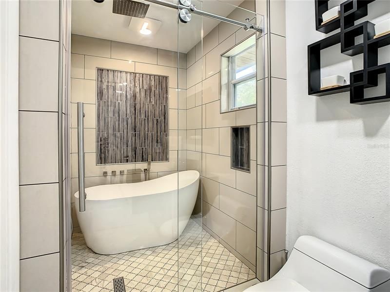 最近售出: $349,000 (4 贝兹, 3 浴室, 2100 平方英尺)