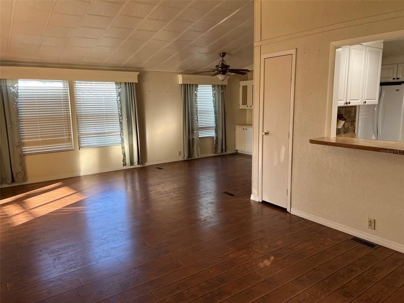 Recently Sold: $164,900 (2 beds, 2 baths, 1056 Square Feet)