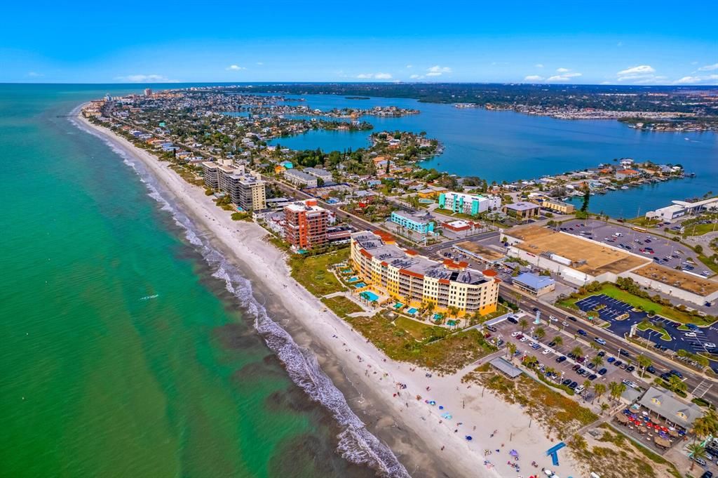 Recently Sold: $2,900,000 (3 beds, 3 baths, 2760 Square Feet)