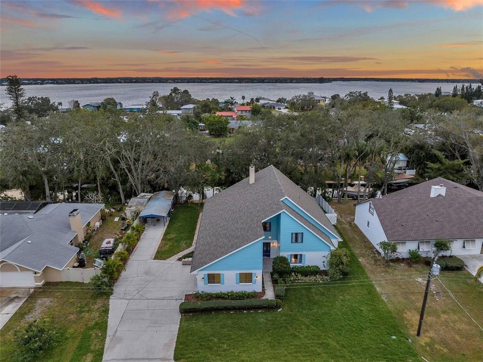 Old Southern Florida soul ready to take on the adventures of the water! NO HOA dues, restrictions or CDD fees. It's nice to just relax and breathe.