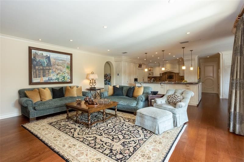 Recently Sold: $2,495,000 (5 beds, 6 baths, 6470 Square Feet)