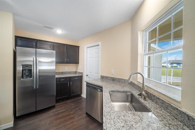 For Sale: $254,900 (3 beds, 2 baths, 1185 Square Feet)