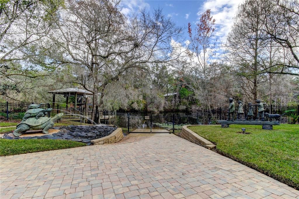 Recently Sold: $975,000 (4 beds, 3 baths, 3132 Square Feet)