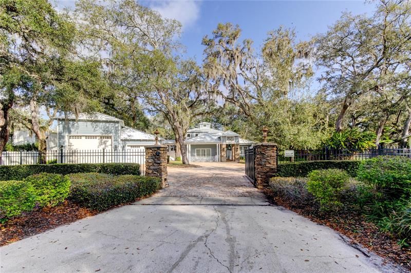 Recently Sold: $975,000 (4 beds, 3 baths, 3132 Square Feet)