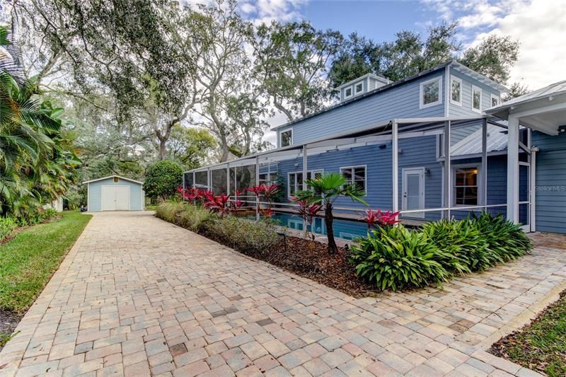 Recently Sold: $975,000 (4 beds, 3 baths, 3132 Square Feet)