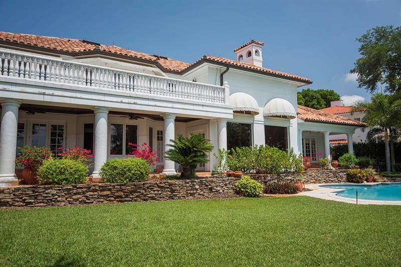 Recently Sold: $3,350,000 (5 beds, 5 baths, 5972 Square Feet)