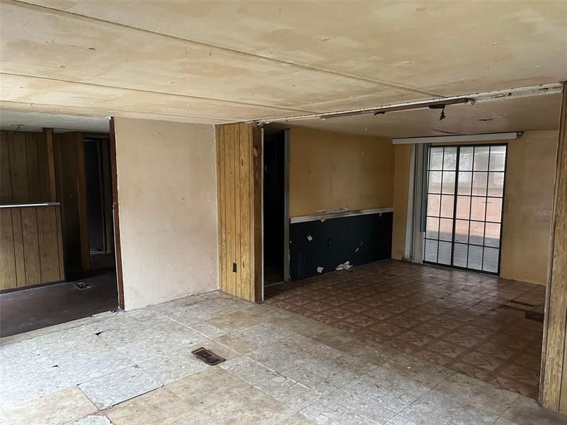 Vendido Recientemente: $65,000 (3 camas, 2 baños, 960 Pies cuadrados)