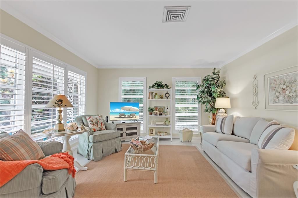 Recently Sold: $1,350,000 (2 beds, 2 baths, 945 Square Feet)