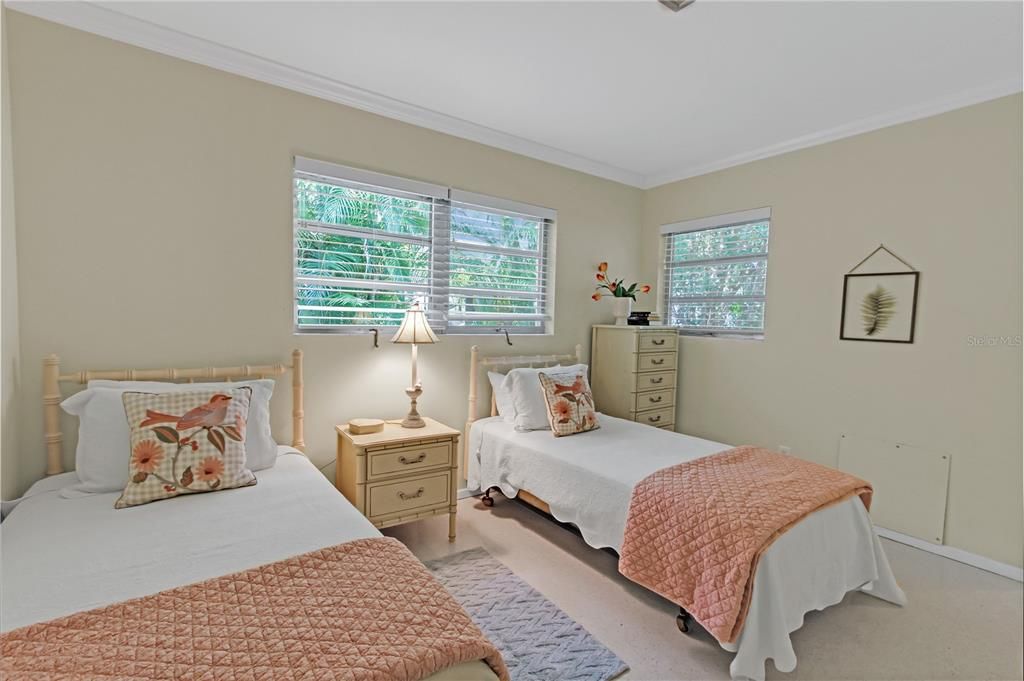 Recently Sold: $1,350,000 (2 beds, 2 baths, 945 Square Feet)