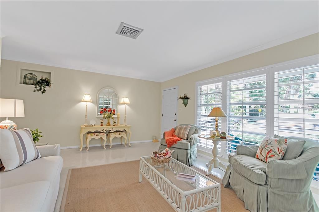 Recently Sold: $1,350,000 (2 beds, 2 baths, 945 Square Feet)