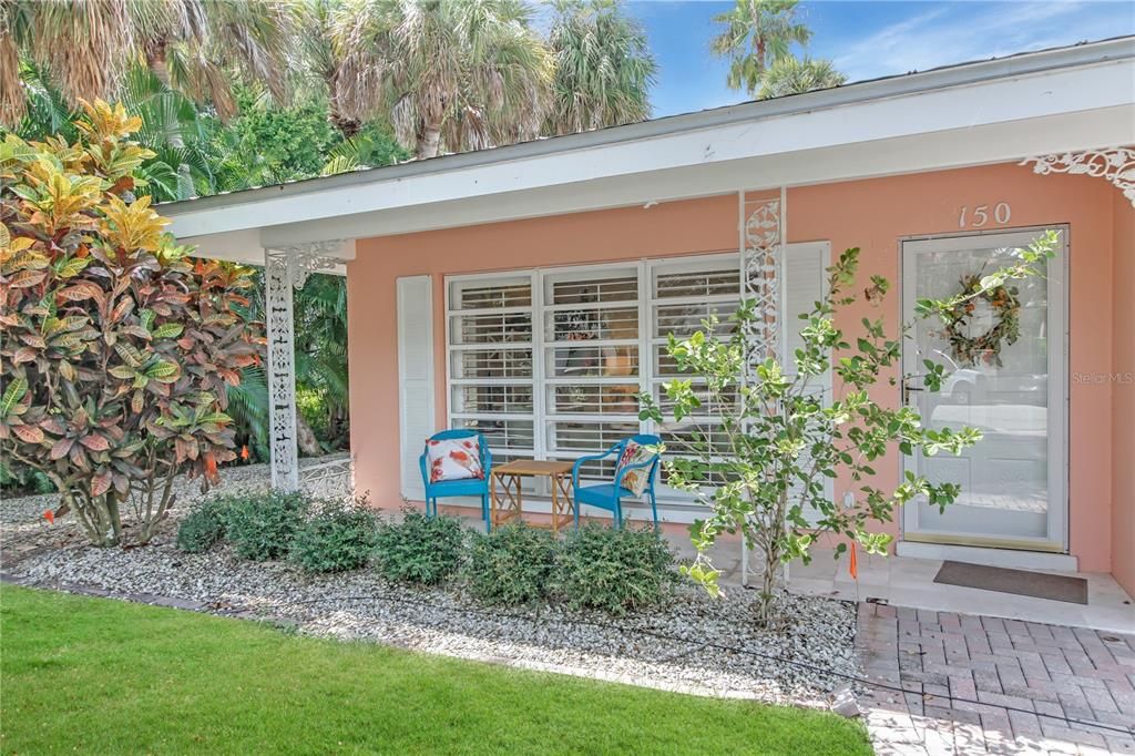 Recently Sold: $1,350,000 (2 beds, 2 baths, 945 Square Feet)