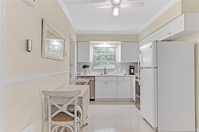 Recently Sold: $1,350,000 (2 beds, 2 baths, 945 Square Feet)