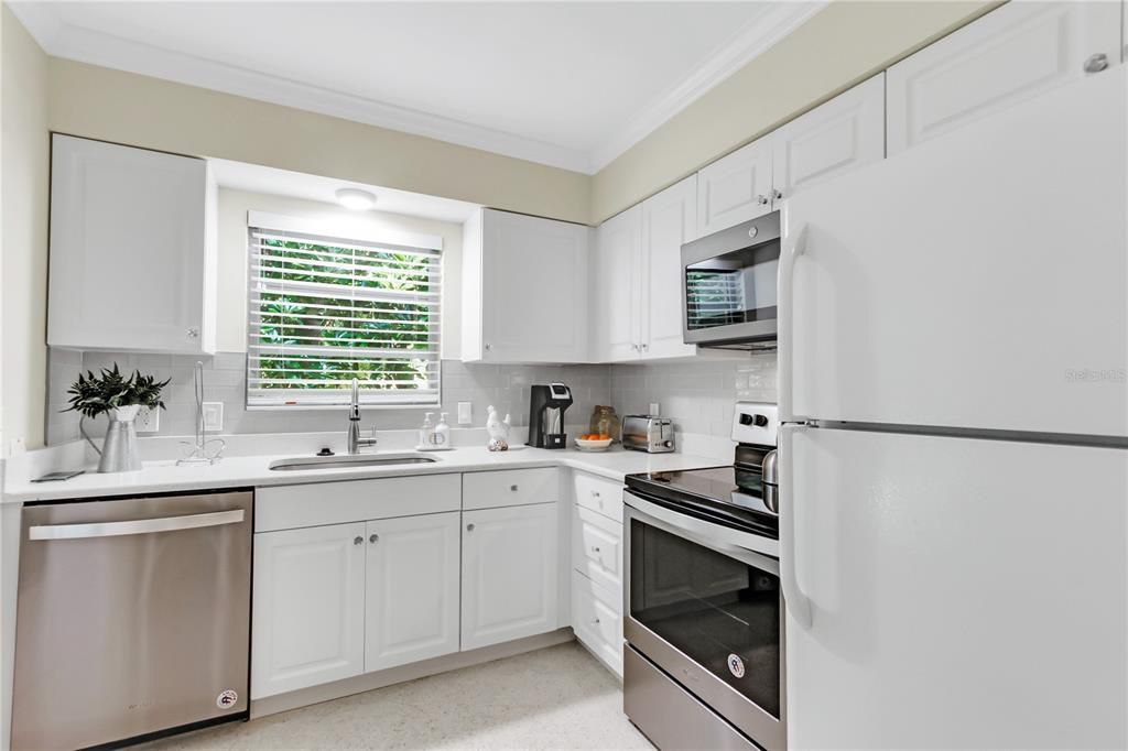 Recently Sold: $1,350,000 (2 beds, 2 baths, 945 Square Feet)