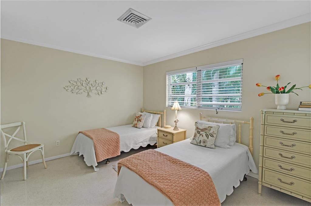 Recently Sold: $1,350,000 (2 beds, 2 baths, 945 Square Feet)