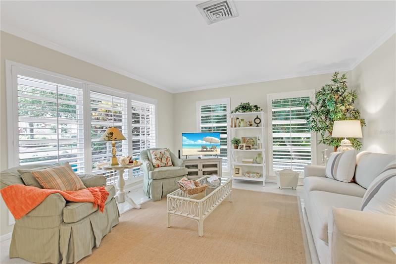 Recently Sold: $1,350,000 (2 beds, 2 baths, 945 Square Feet)