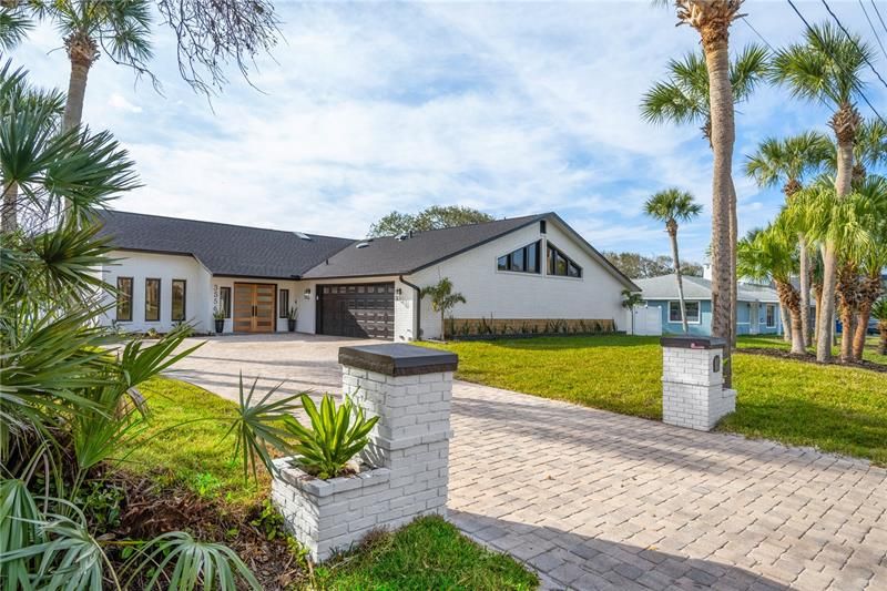 Recently Sold: $1,950,000 (4 beds, 3 baths, 3085 Square Feet)