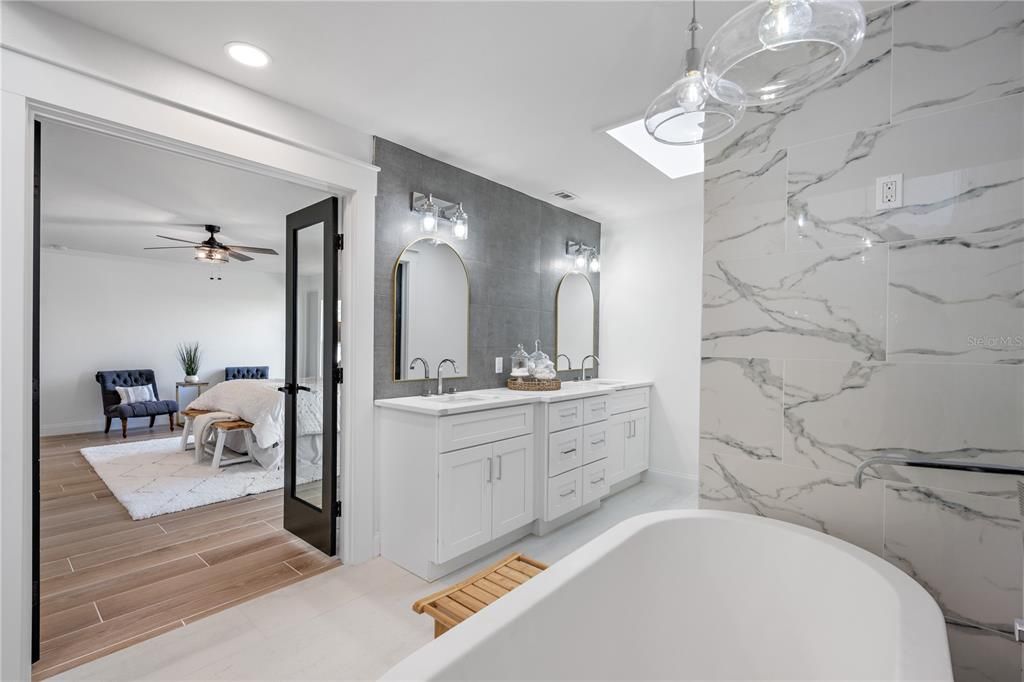 Recently Sold: $1,950,000 (4 beds, 3 baths, 3085 Square Feet)