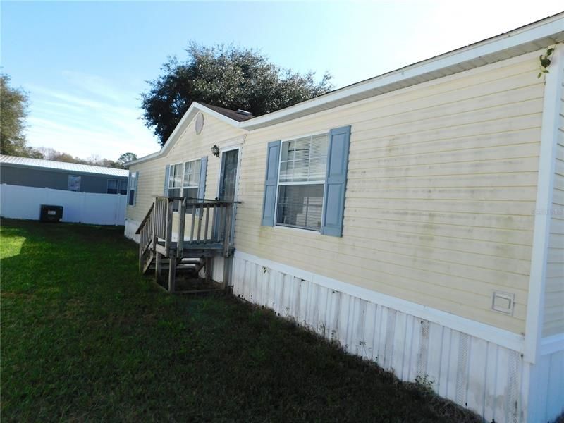 Recently Sold: $105,000 (3 beds, 2 baths, 1404 Square Feet)