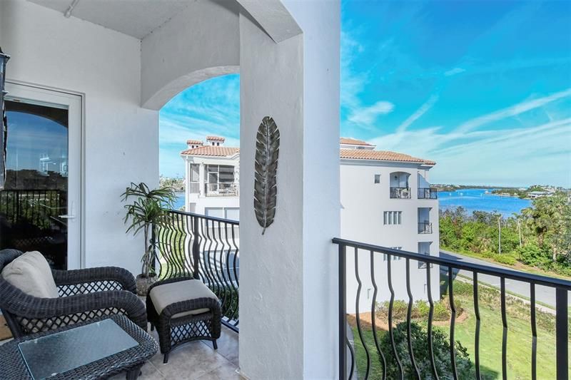 Recently Sold: $1,675,000 (3 beds, 3 baths, 2610 Square Feet)