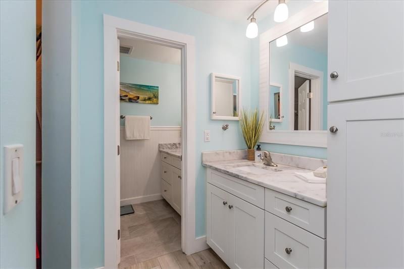 Owners en-suite 2 fully updated vanity areas